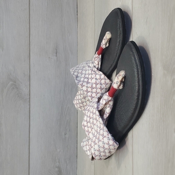 Sanuk Women Yoga Flip Flop Comfort Sandals Flats shoes sz 8 - Picture 1 of 9